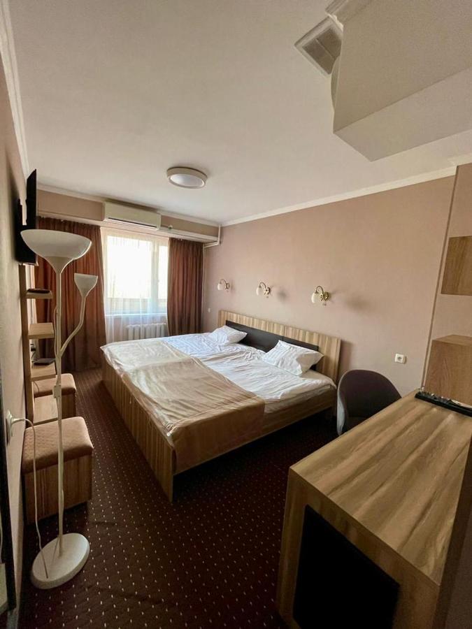 Seven Hotel Bishkek Exterior foto