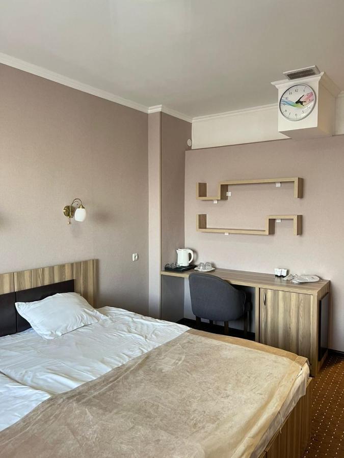Seven Hotel Bishkek Exterior foto